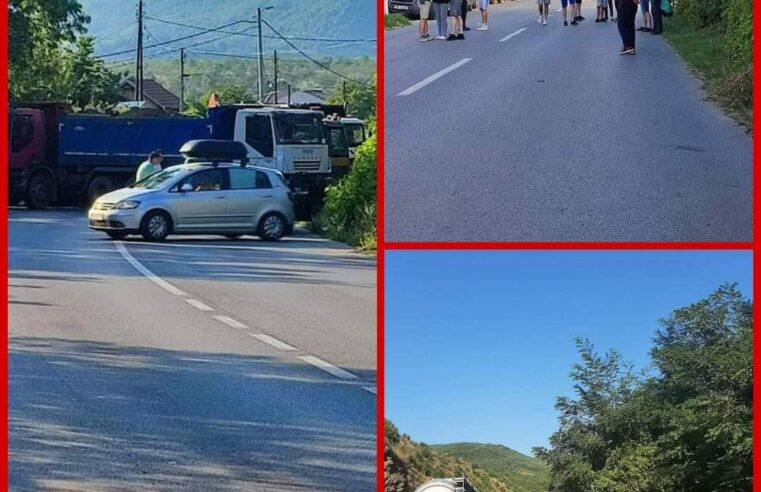 🟠Serbët lokalë në veri të Kosovës kanë bllokuar me kamionë rrugën magjistrale në afërsi të pikëkalimit kufitar të Jarinjës, që gjendet në Komunën e Leposaviqit.