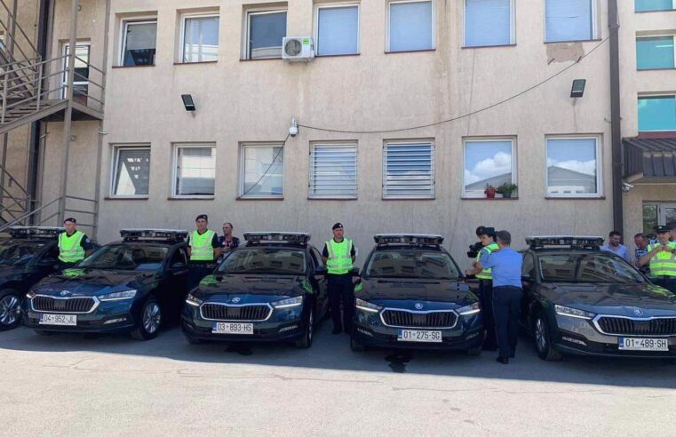 Veturat inteligjente të policisë kanë dalë në terren, nuk mund t’i ikni shkeljeve që bëni në trafik