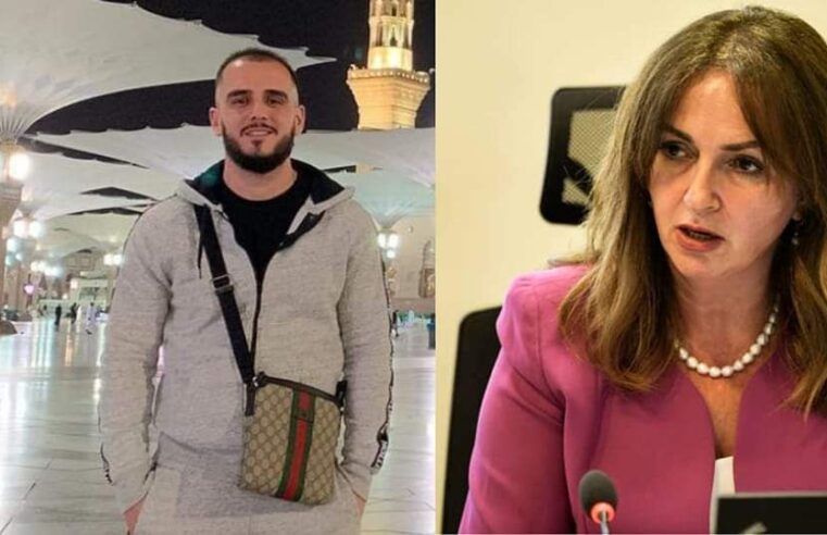 Gold AG i drejtohet ministres së Arsimit: Shami në shkolla po, a ti në pushtet më kurrë hiç