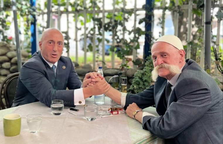“Me Bacin”, Haradinaj publikon foto me Rifat Jasharin