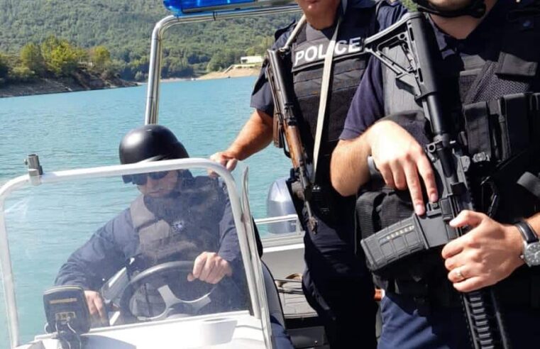 Njësia patrulluese ujore e Policisë në liqenin e Ujmanit, Sveçla i përgëzon