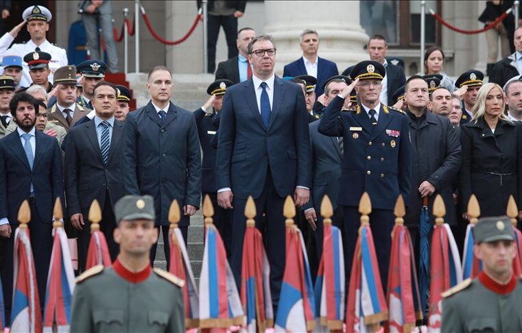 Vuçiq me leksion hegjemonist në gradimin e ushtarakëve: Kosovën nuk ia japim askujt!