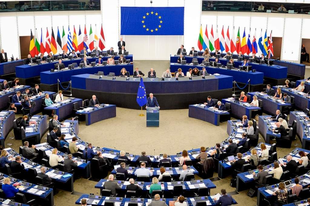 Parlamenti Evropian: Vazhdimi i negociatave me Serbinë kushtëzohet nga sanksionet e saj ndaj Rusisë