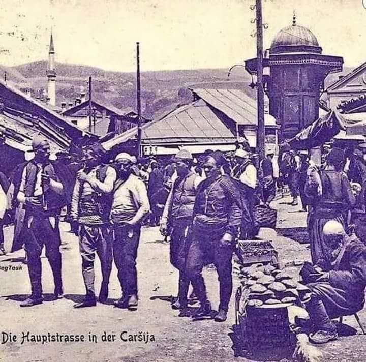 Foto historike të shqiptarëve me plisa në Sarajevë..