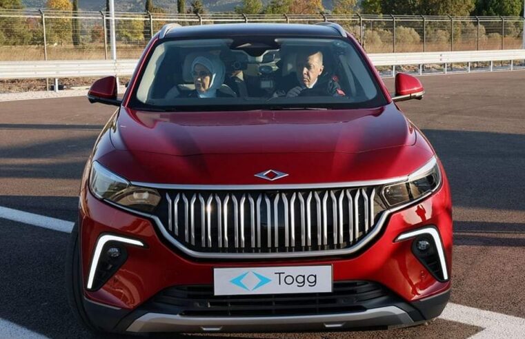 Erdoğan prezanton veturën elektrike “Togg”: Ky brend prestigjioz, krenaria e Turqisë👇🚗