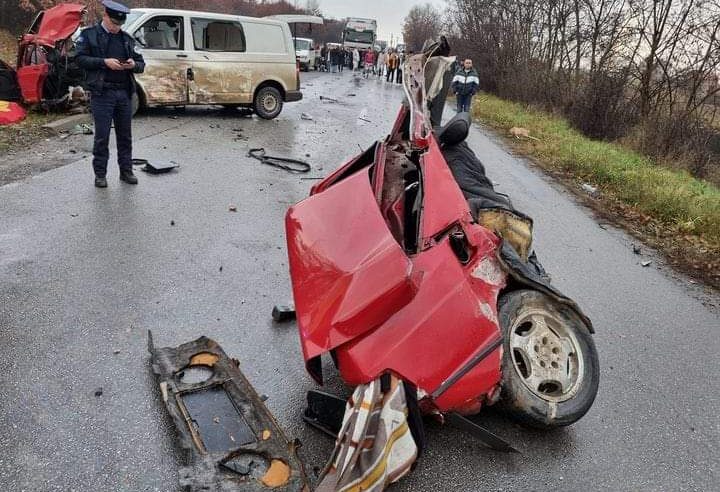 Aksident shumë i rëndë në Malishevë, një i vdekur e disa të lënduar