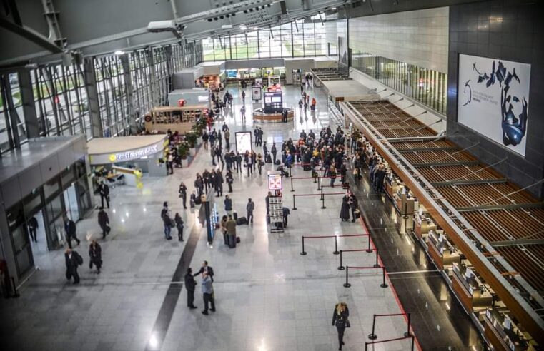 LAJMI I FUNDIT: Aeroporti “Adem Jashari” kërcënohet me bombë, evakuohen pasagjerët dhe stafi