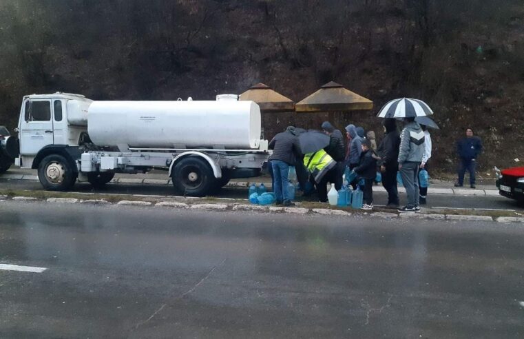 KRU,,Hidroregjioni Jugor” – Prizren ofron ndihmë me ujë të pijes qytetarëve në Mitrovicë