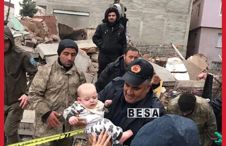 Një foshnjë u shpëtua nga rrënojat 9 orë pas tërmetit në Turqi 🤲