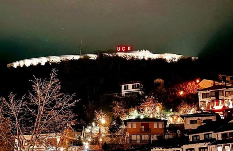 Tre shkronjat e arta UÇK do të rikthehen në Kalanë e Prizrenit