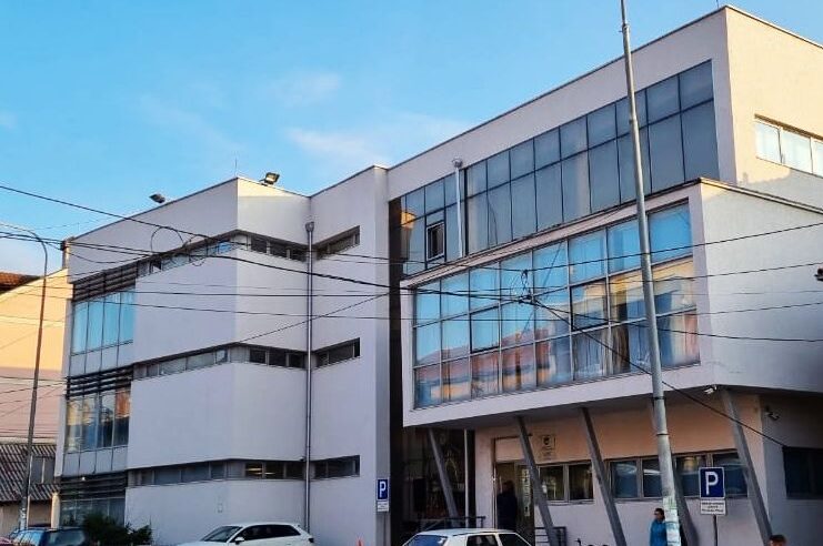 Aktakuzë për mashtrim ndaj një personi, i mori 10 mijë euro për ta punësuar një femër në Spitalin e Prizrenit