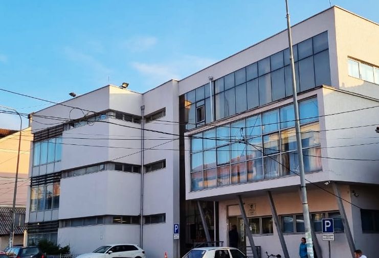 Aktakuzë për mashtrim ndaj një personi, i mori 10 mijë euro për ta punësuar një femër në Spitalin e Prizrenit