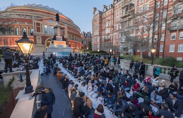 Pamje nga iftari tradicional para sallës së famshme “Royal Hall” në Londër🤲😍