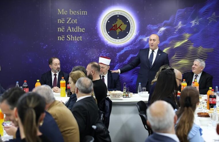 Ramush Haradinaj shtron iftar për Bashkësinë Islame të Kosovës