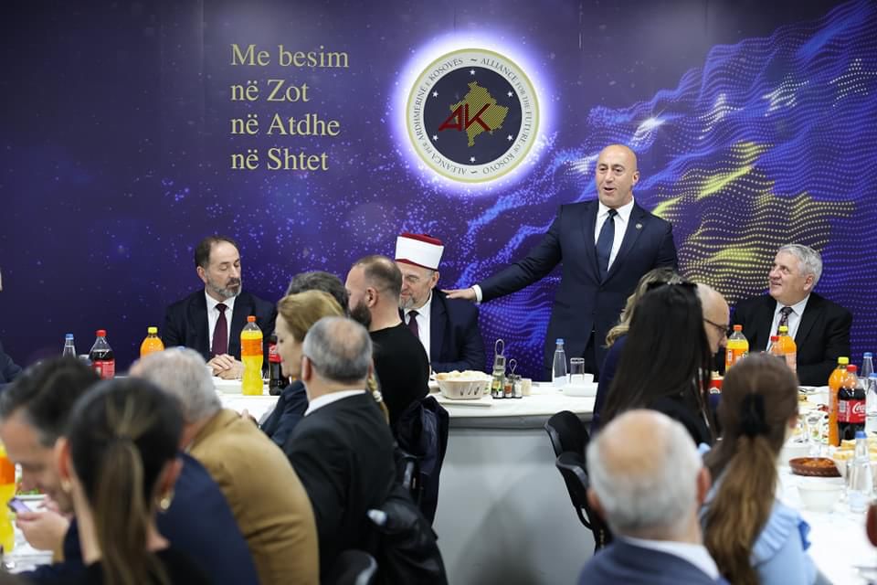 Ramush Haradinaj shtron iftar për Bashkësinë Islame të Kosovës