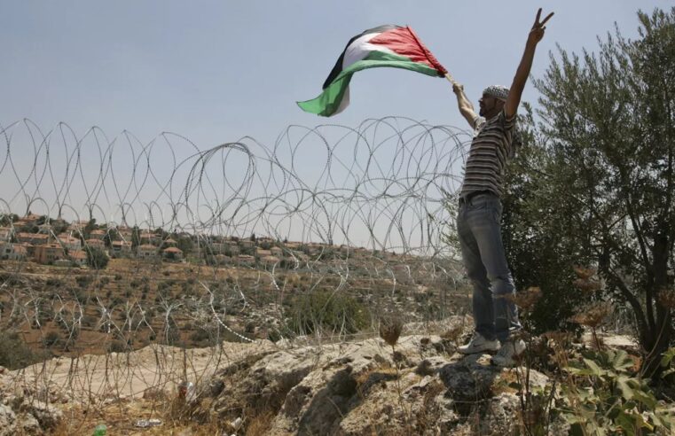 Parlamenti i Izraelit miraton projektligjin që ndalon ngritjen e flamurit palestinez
