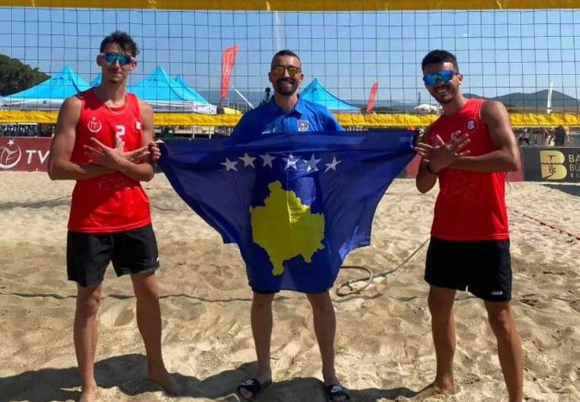 Serbia ‘dorëzohet’, Kosova kalon në çerekfinale të Kampionatit Ballkanik të volejbollit në rërë