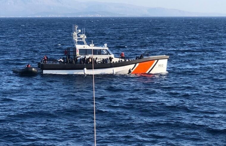 Anija shqiptare shpëton 55 emigrantë