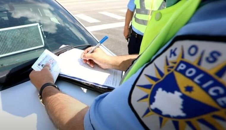 Mbi 1 mijë e 400 tiketa trafiku në 24 orët e fundit në Kosovë