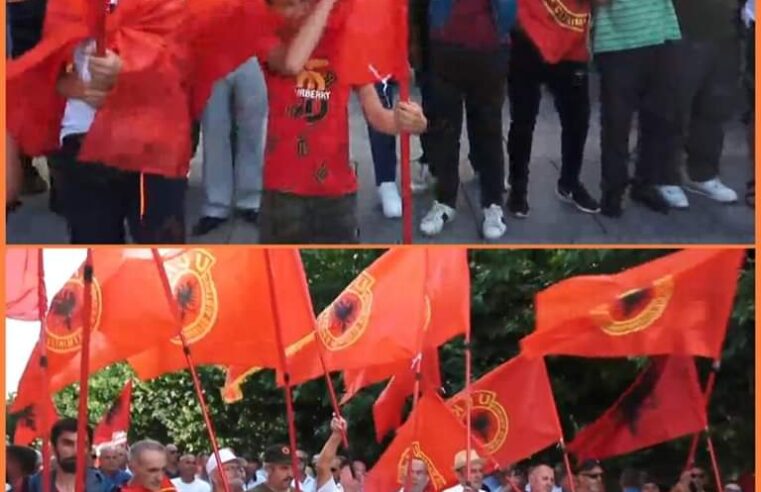 Veteranët e Ushtrisë Çlirimtare të Kosovës (UÇK) protestojnë kundër Qeverisë pas përjashtimit nga Ligji për pagën minimale