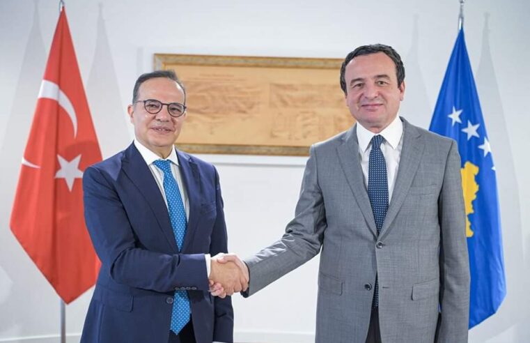 Kurti e takon zv.ministrin e Punëve të Jashtme të Turqisë, flasin për dialogun dhe situatën në veri