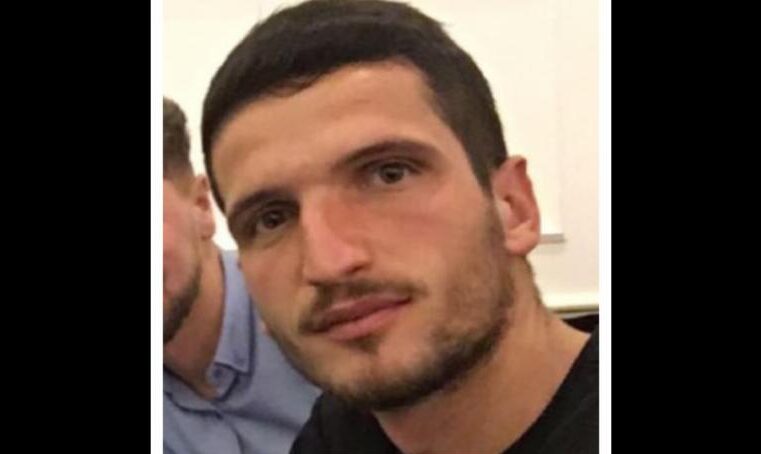 Humbë jetën i riu në afërsi të vendit të punës në Prizren