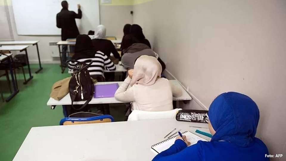 Shkollat franceze ua ndalojnë hyrjen mbi 60 vajzave me veshje myslimane