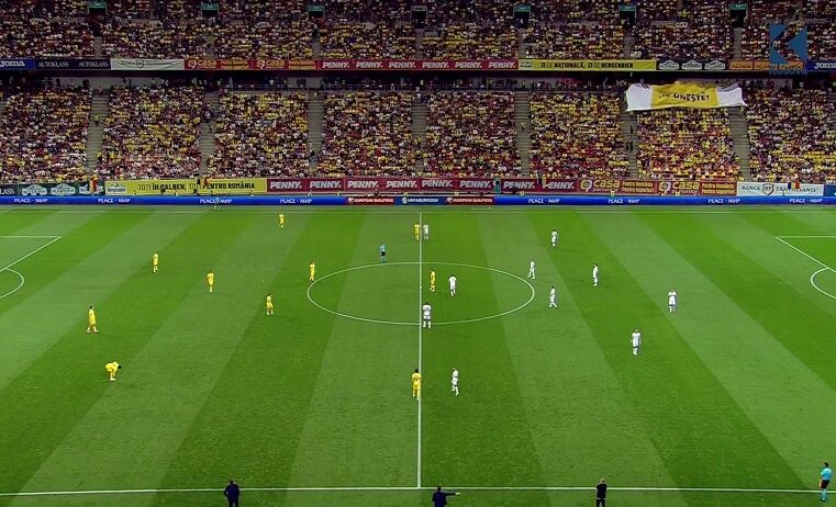 Ndërpritet ndeshja, gjyqtari i nxjerr lojtarët nga fusha