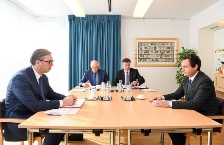 Shikimi i egër mes Kurtit dhe Vuçiqit sot në Bruksel 👀🤨