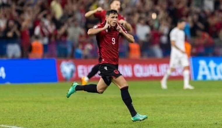 “Bomba” e Jasir Asanit 🇦🇱 goli më i mirë i javës në kualifikimet e Kampionatit Evropian