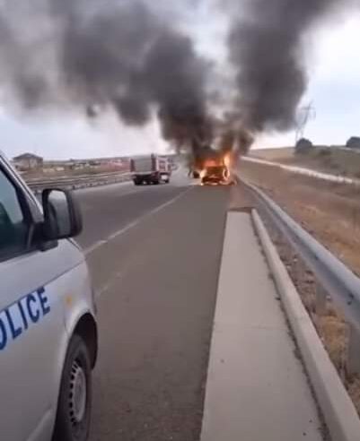 Përfshihet nga zjarri një automjet i Policisë së Kosovës në rrugën Podujevë – Prishtinë