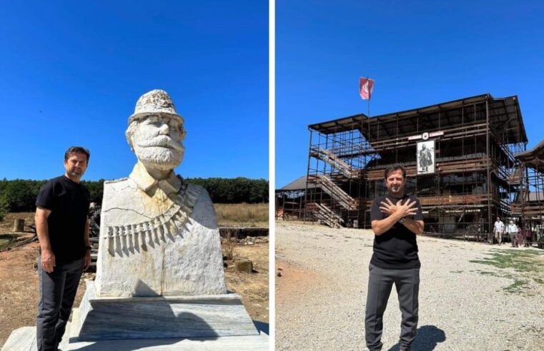 Trajneri 🇹🇷 i Lirisë, Nedim Yigit viziton Prekazin, bën shqiponjën para bustit të komandantit legjendar, Adem Jashari 👐🇦🇱