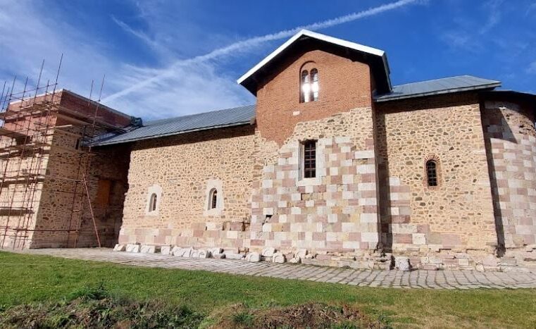 Lajmi i fundit: 30 sulmues të armatosur ndodhen në Manastrin e Banjskës, janë të rrethuar nga Policia