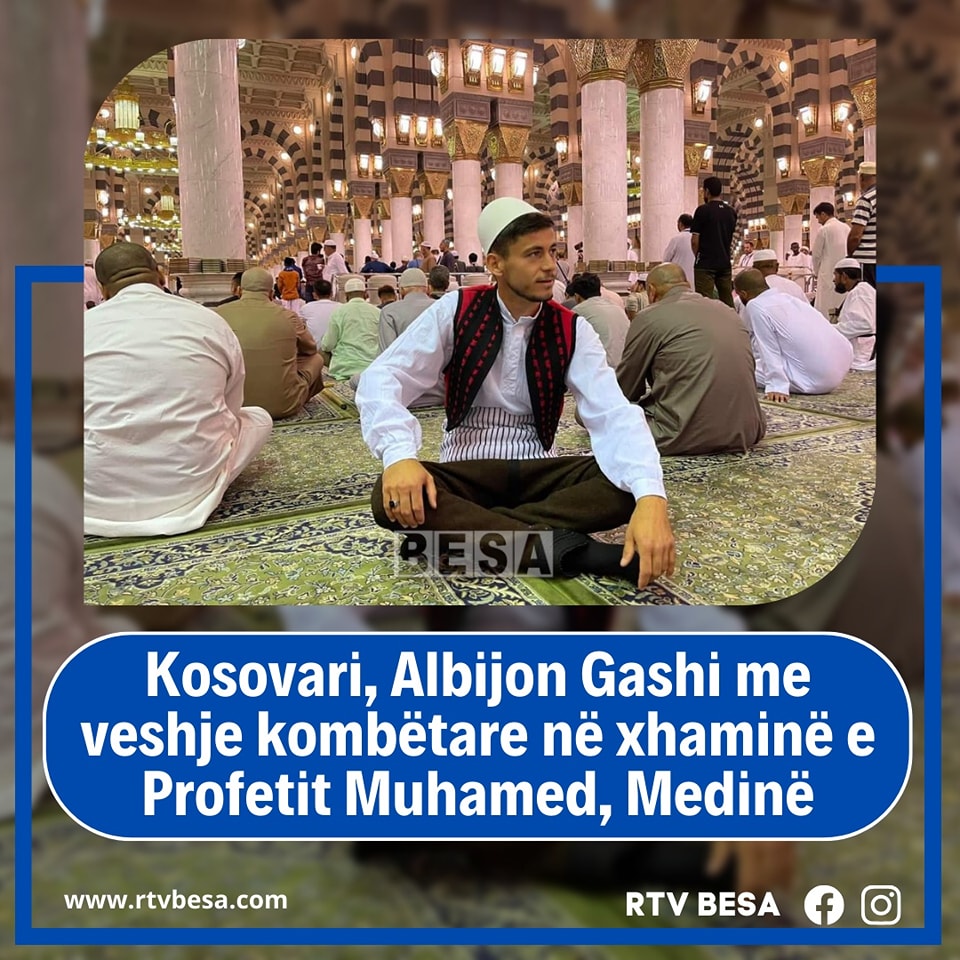 Kosovari, Albijon Gashi me veshje kombëtare në xhaminë e Profetit Muhamed, Medinë