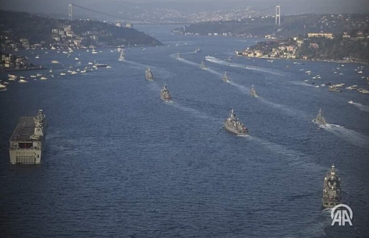 Në Bosfor parakalojnë rreth 100 luftanije turke me rastin e 100-vjetorit të Republikës së Turqisë🇹🇷