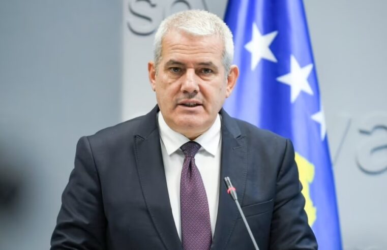 Sveçla: Arrestimi i Radojiçiqit është farsë, në sulm terrorist ishin të përfshirë Vuçiq, Vuçeviq dhe Mojsiloviq