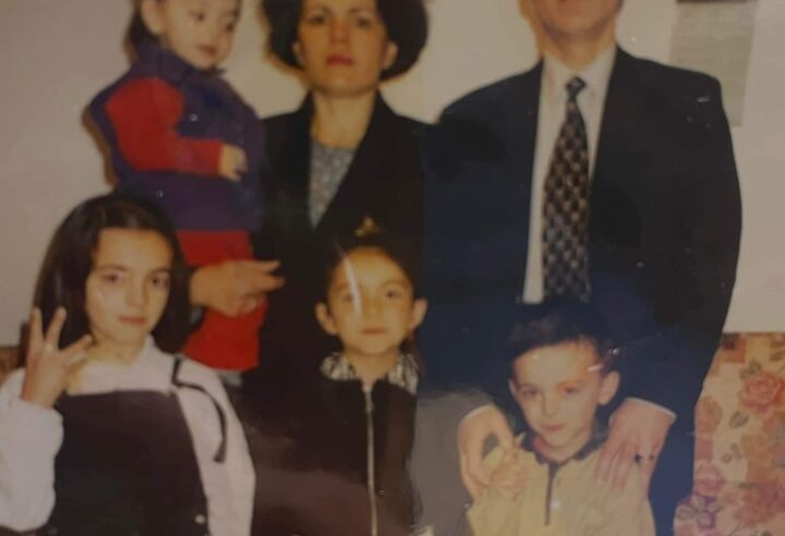 Tri vjet nga arrestimi i Jakup Krasniqit, vajza e tij bën një shkrim prekës: Kaluan sikur në ferr