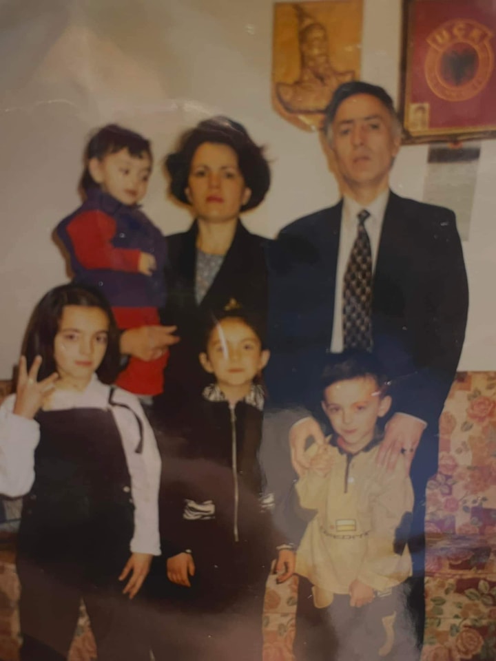 Tri vjet nga arrestimi i Jakup Krasniqit, vajza e tij bën një shkrim prekës: Kaluan sikur në ferr