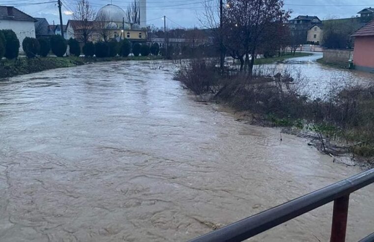 Reshje intensive të shiut, IHMK paralajmëron vërshime të shpejta