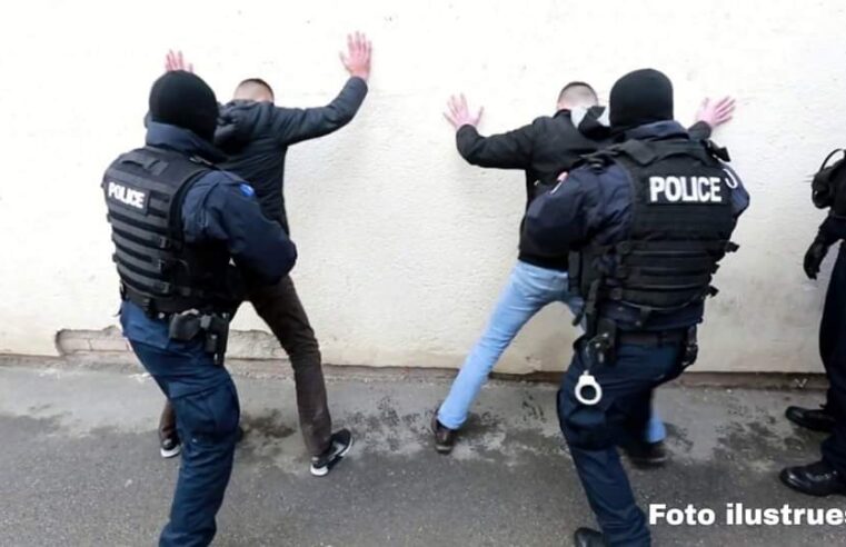 Arrestohen dy të dyshuar për vjedhje nga xhepi në Prizren , ndalohen për 48 orë