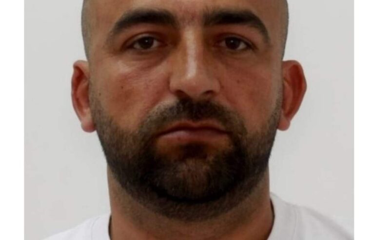 Policia e Kosovës kërkon ndihmën e qytetarëve për arrestimin e personit për hedhjen e granatës në tregun e kafshëve në Prizren