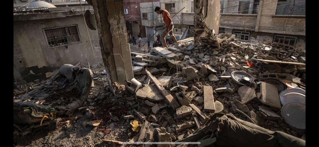 Palestinezët përshkruajnë situatën e rëndë në Gaza: Asgjë s’ka mbetur – ka kufoma kudo, lutuni për ne