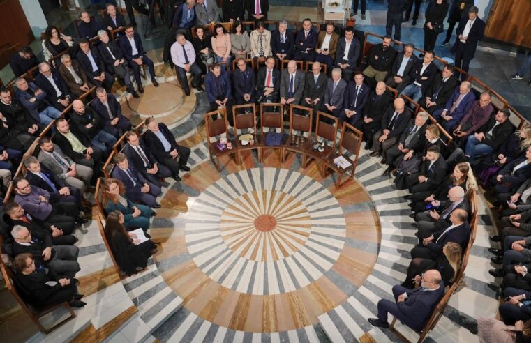 Në Prishtinë ndizen qirinj për viktimat në Izrael dhe kërkohet lirimi i pengjeve