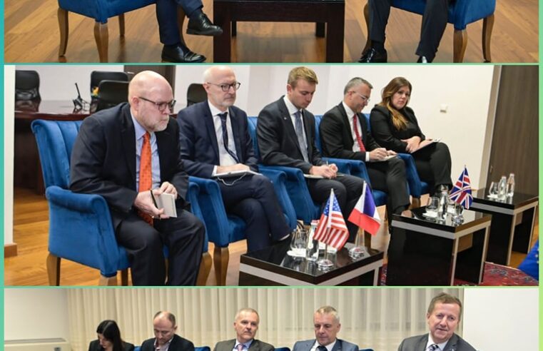 Kurti takon ambasadorët e QUINT-it, flasin për kërkesën e Serbisë për mbajtjen e zgjedhjeve serbe në territorin e Kosovës