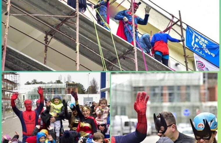 “Spidermanët” lëshohen me litar në dritaret e Pediatrisë në QKUK, shpërndajnë dhurata