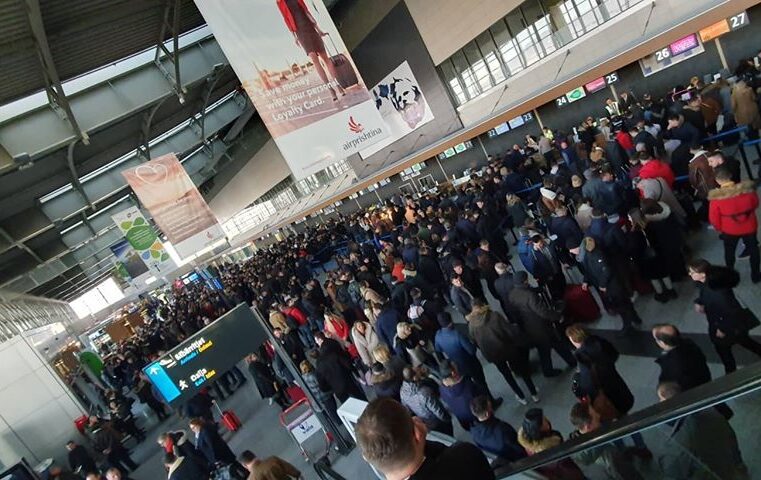 Mbi 80 aeroplanë me mërgimtarë pritet të vijnë sot në Kosovë ✈️