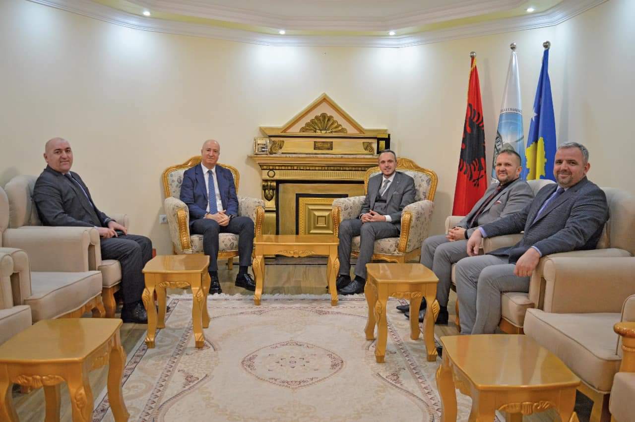 Konsulli i Përgjithshëm i Republikës së Turqisë viziton KBI-Prizren për të uruar emërimin e Kryetarit, Valon ef. Ibrahimi