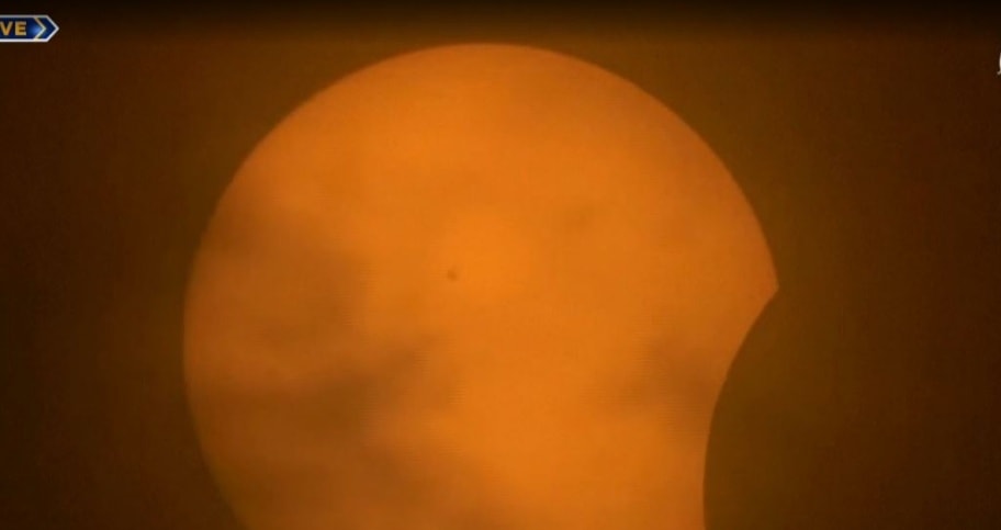 Eklipsi  errëson  Amerikën  mijëra qytetarë gati për të parë fenomenin e rrallë