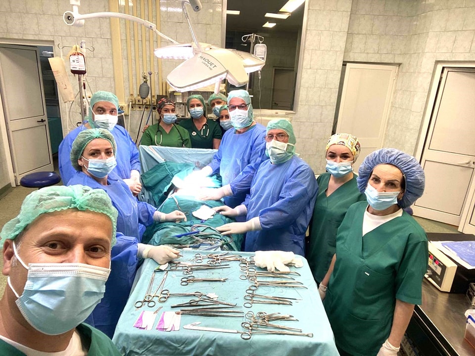 Kryhet një intervenim i madh kirurgjik te një pacient 61 vjeçar me tumor në Spitalin e Pejës