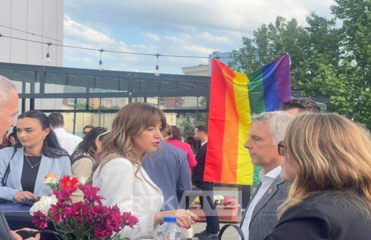 Zyra e Kryeministrit për Qeverisje të Mirë organizon fillimin e “Javës së Krenarisë”LGBTQI / Albulena Haxhiu dhe Mimoza Kusari premtojnë përkrahje për Kodin Civil